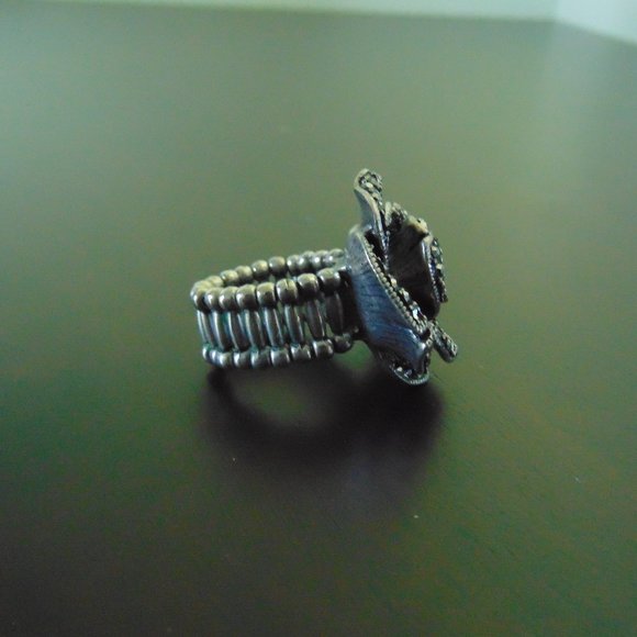 Costume Jewelry- flower ring - Picture 3 of 12